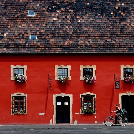 Rubra Panzió Vác Exterior foto